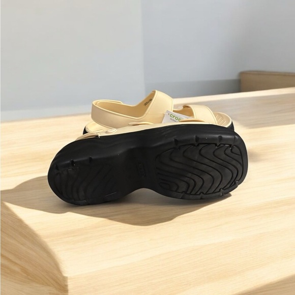 Crocs Skyline Platform Sandal Vanilla Black. NWT. Size 10. - Picture 7 of 8